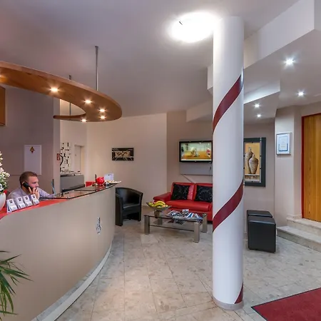 מלון Turmhotel Rhein-main 4*