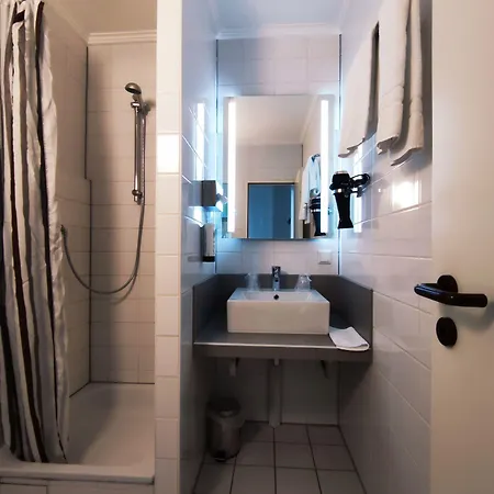 Turmhotel Rhein-main מלון 4*