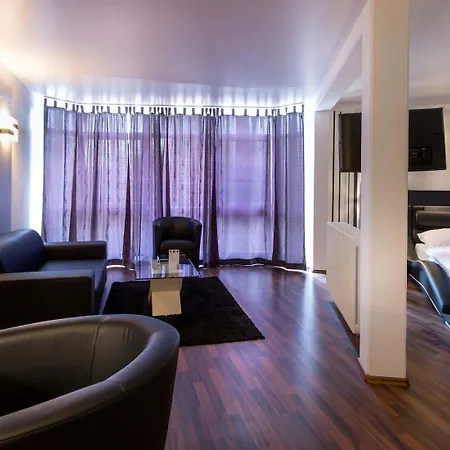 Turmhotel Rhein-main מלון 4*