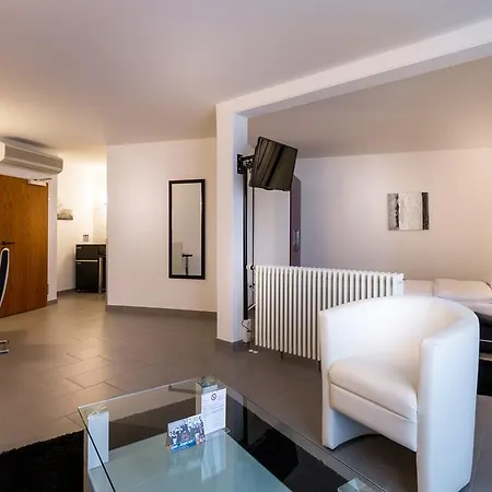 Turmhotel Rhein-main 4* دريش