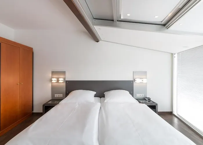 Отель Turmhotel Rhein-main