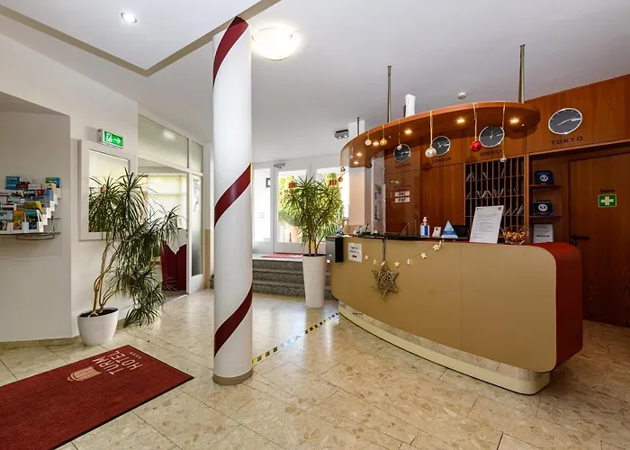 Отель Turmhotel Rhein-main 4*