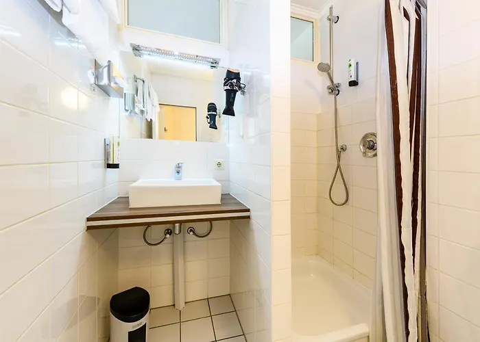 Отель Turmhotel Rhein-main