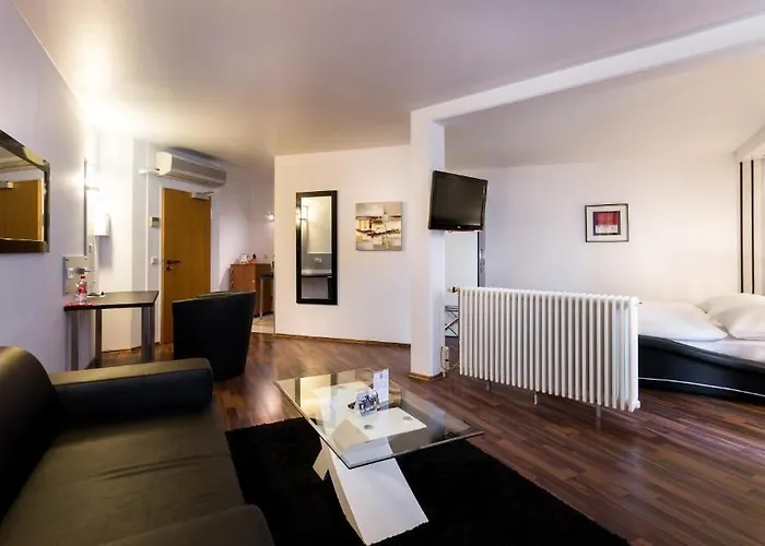 Отель Turmhotel Rhein-main