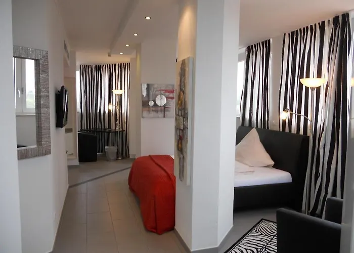 Turmhotel Rhein-main 4*