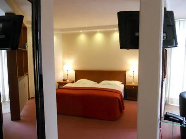 Turmhotel Rhein-main Отель Драйайх